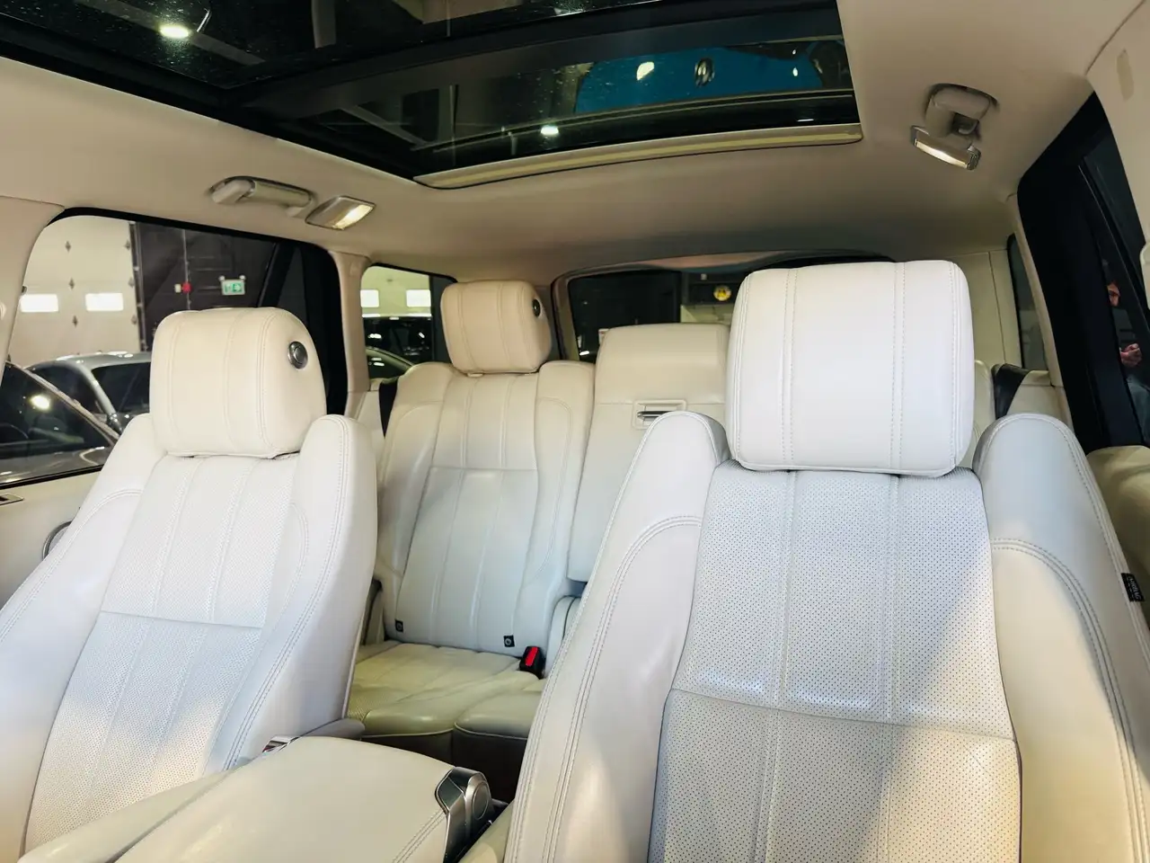 Land Rover Range Rover photo Land Rover Range Rover
