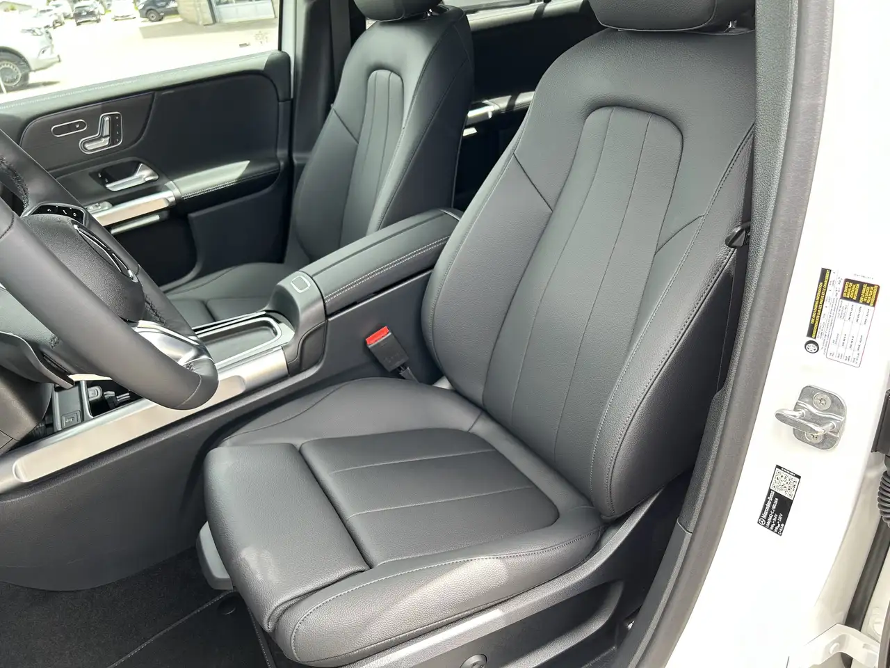 Mercedes-Benz GLB снимка Mercedes-Benz GLB