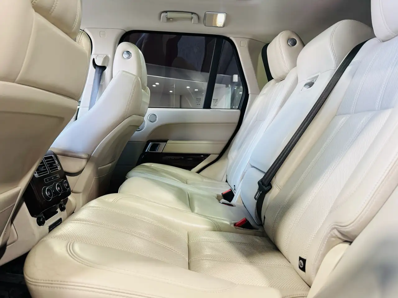 Land Rover Range Rover photo Land Rover Range Rover