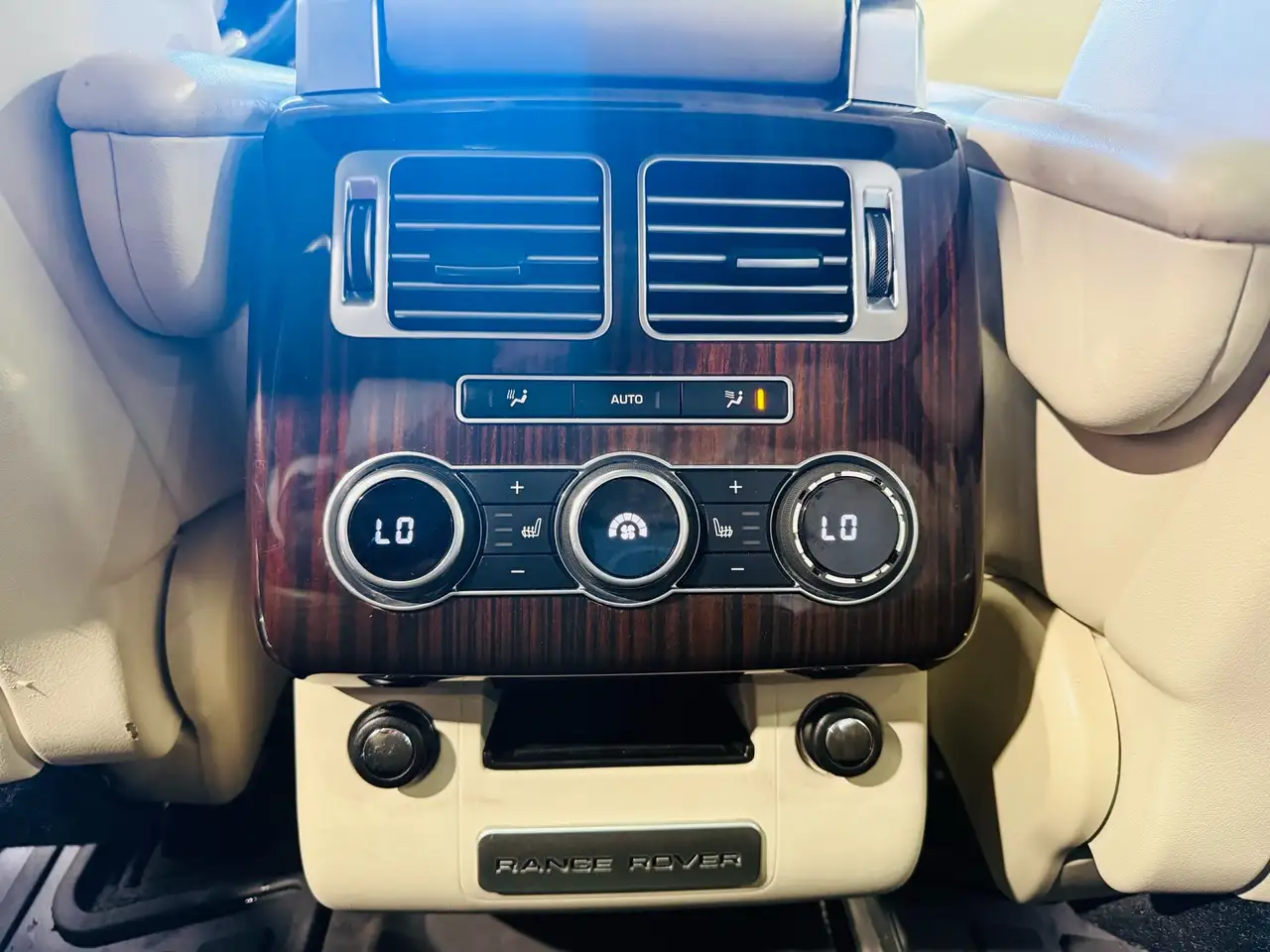 Land Rover Range Rover photo Land Rover Range Rover