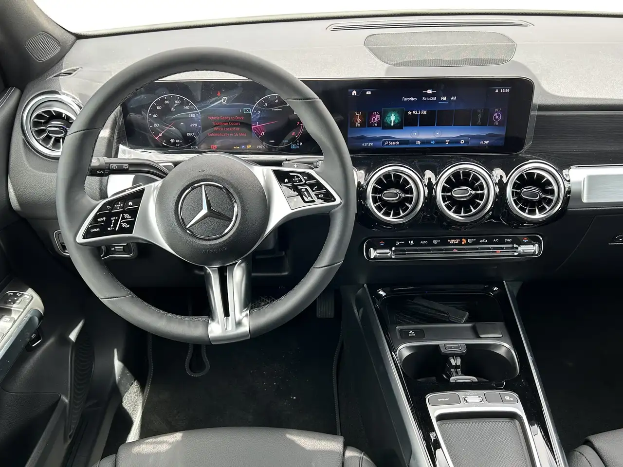 Mercedes-Benz GLB снимка Mercedes-Benz GLB