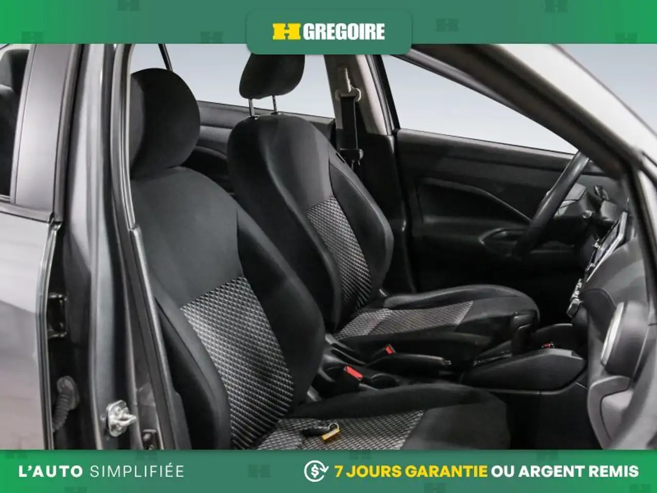 Nissan Versa снимка Nissan Versa