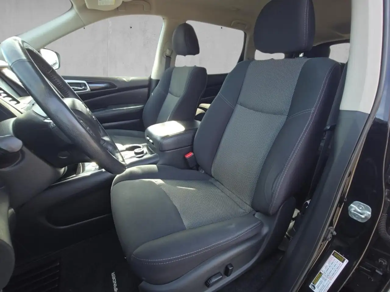 Nissan Pathfinder снимка Nissan Pathfinder