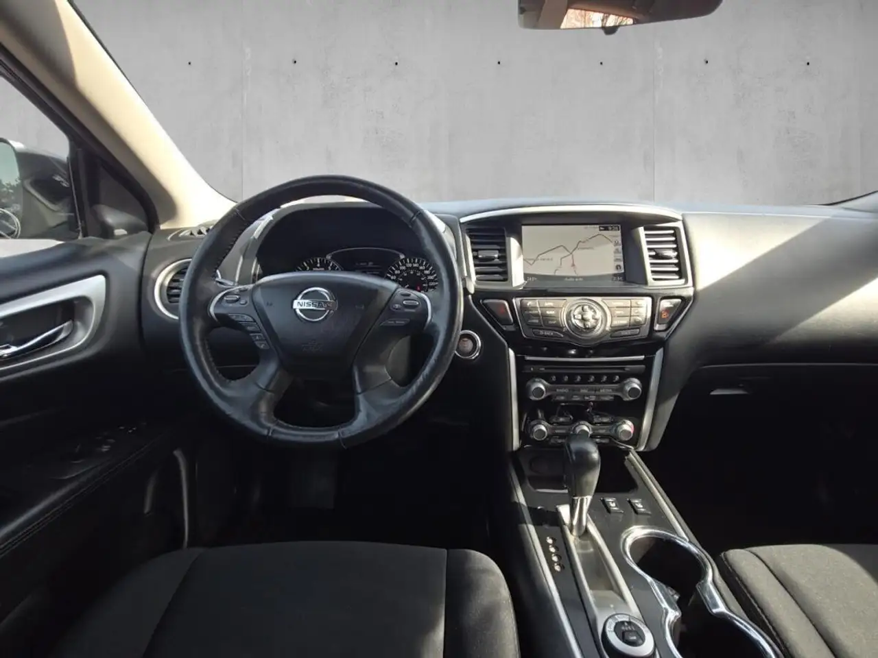 Nissan Pathfinder снимка Nissan Pathfinder