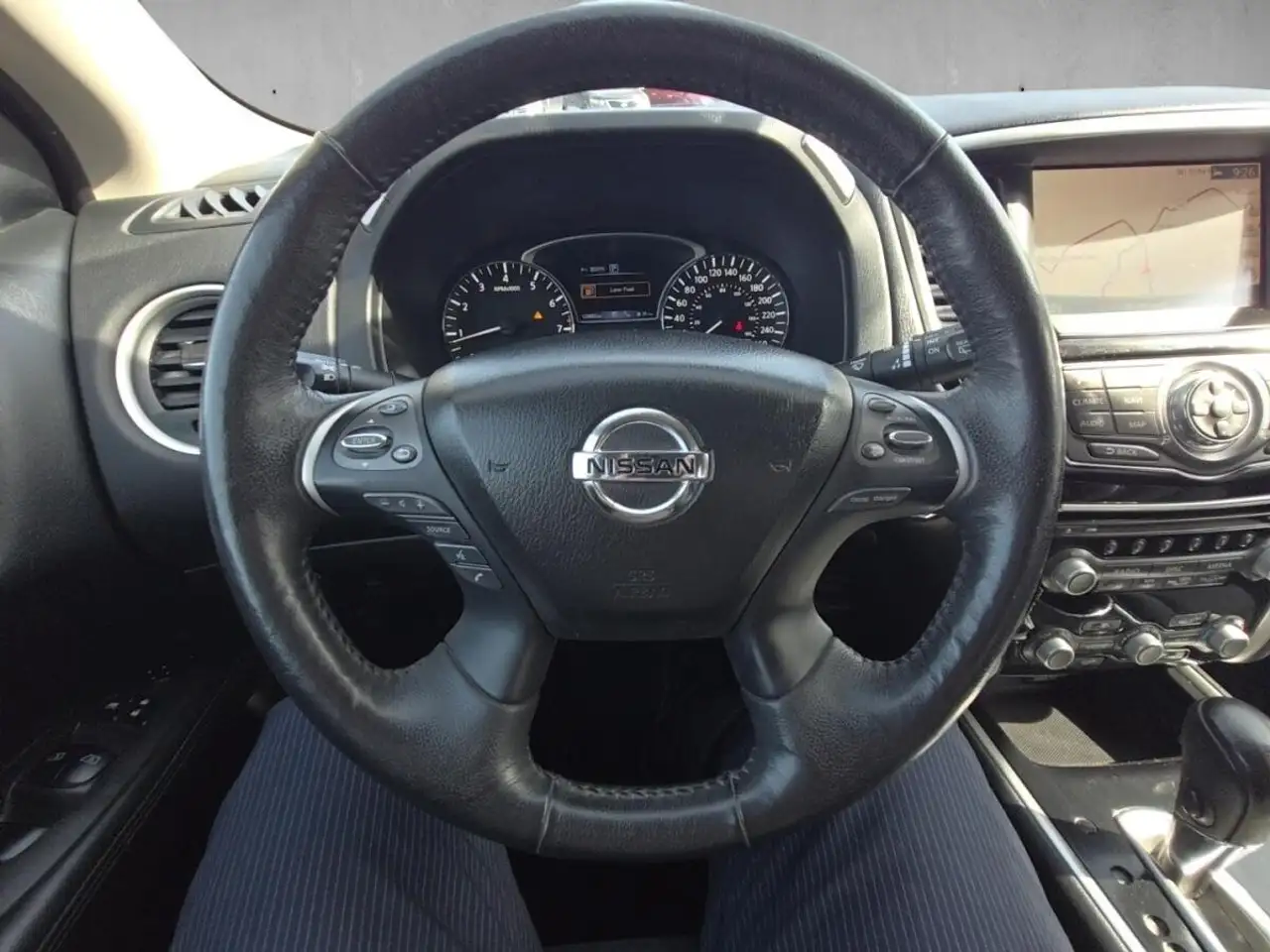 Nissan Pathfinder снимка Nissan Pathfinder