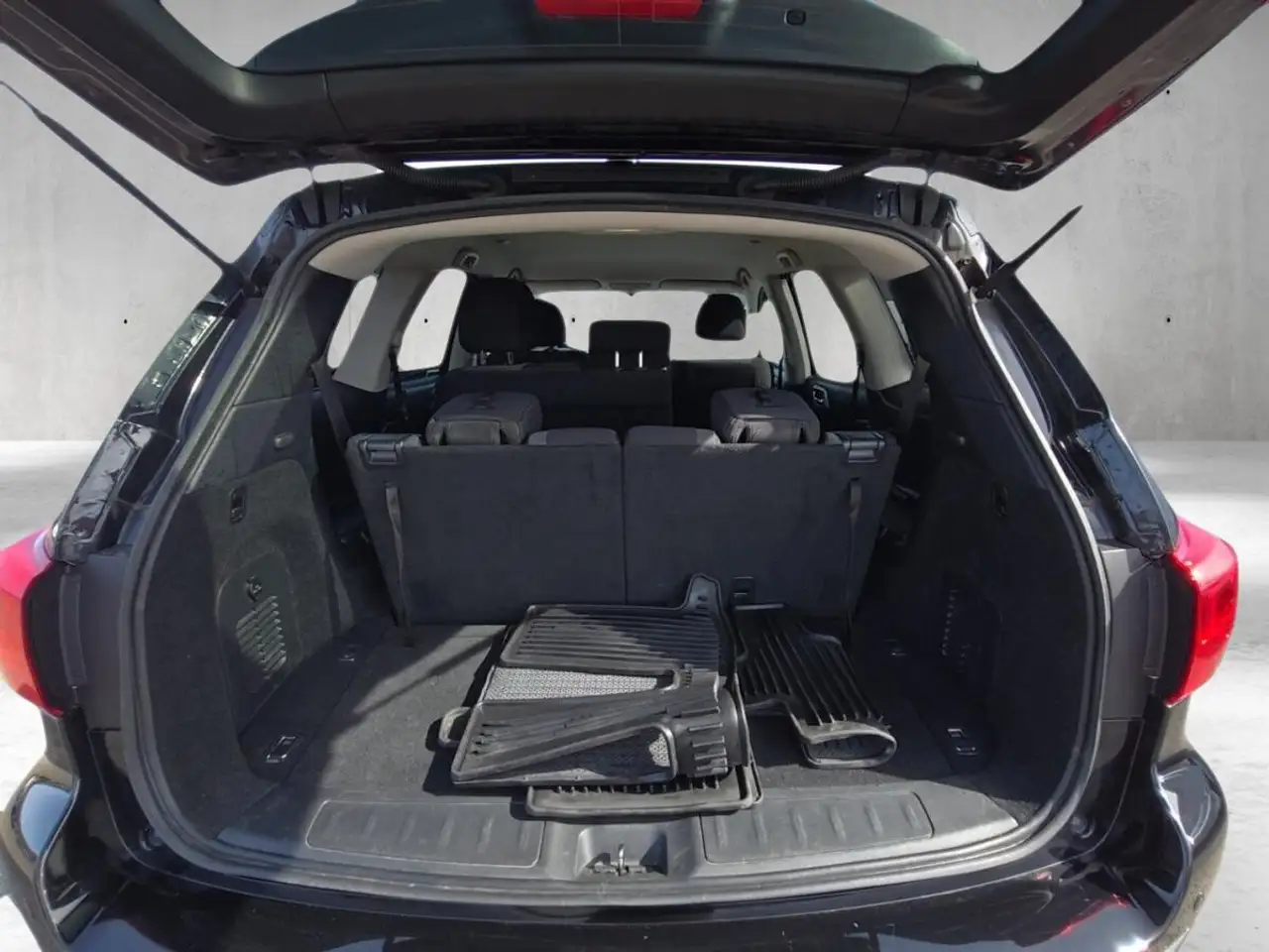 Nissan Pathfinder снимка Nissan Pathfinder