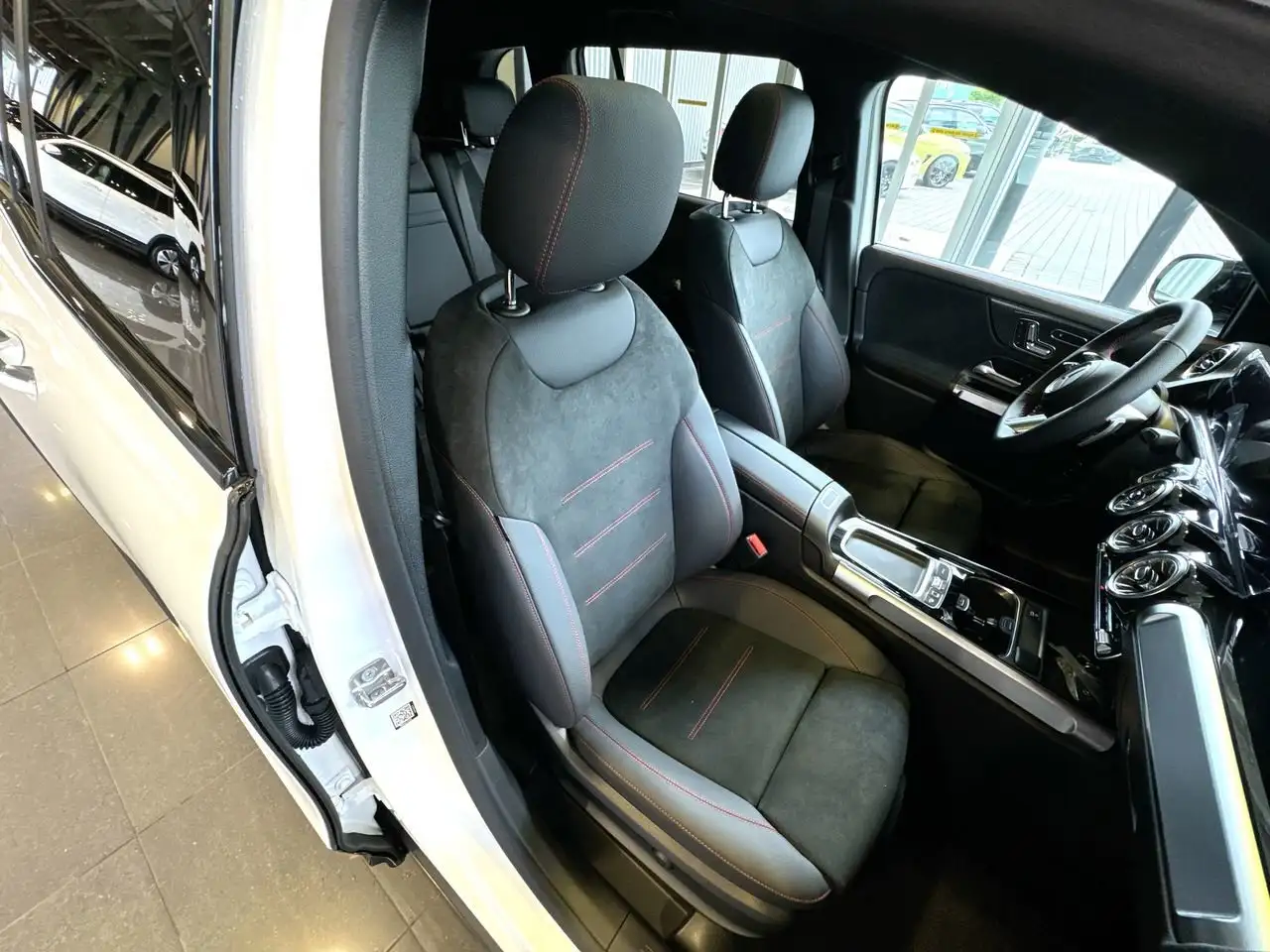 Mercedes-Benz GLB fotografie Mercedes-Benz GLB