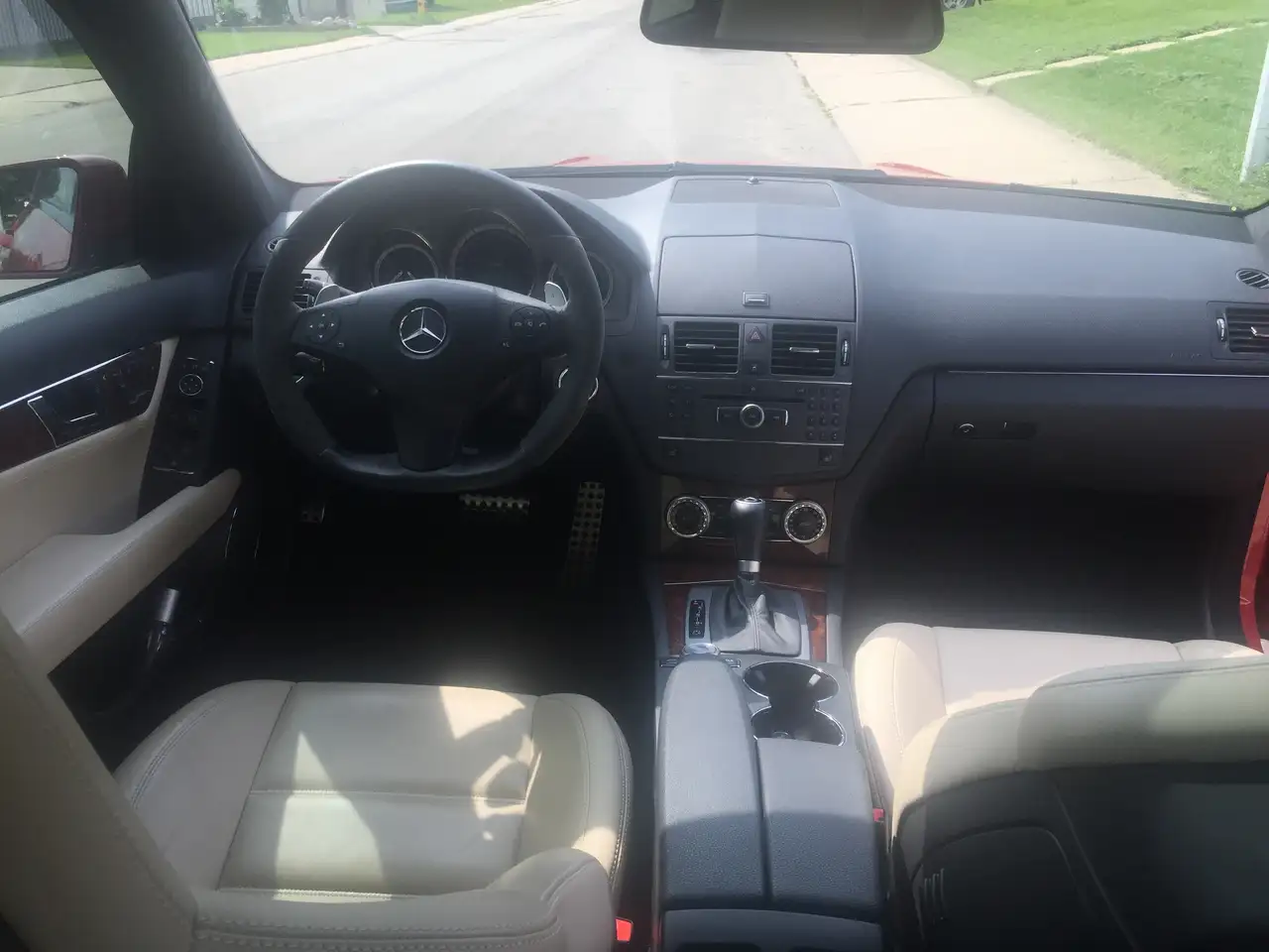 Mercedes-Benz C-Class снимка Mercedes-Benz C-Class