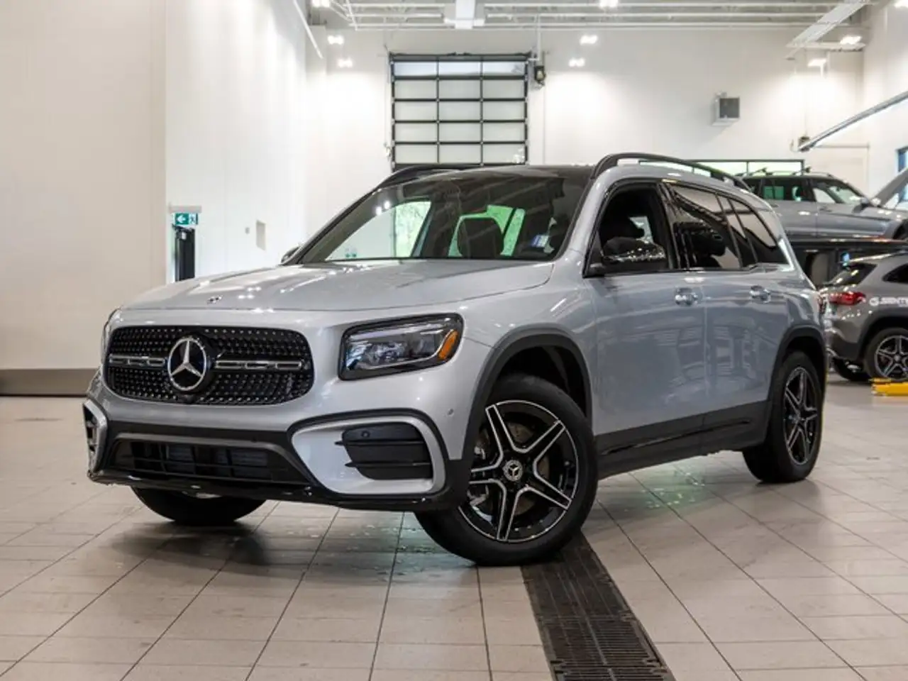 Mercedes-Benz GLB снимка Mercedes-Benz GLB