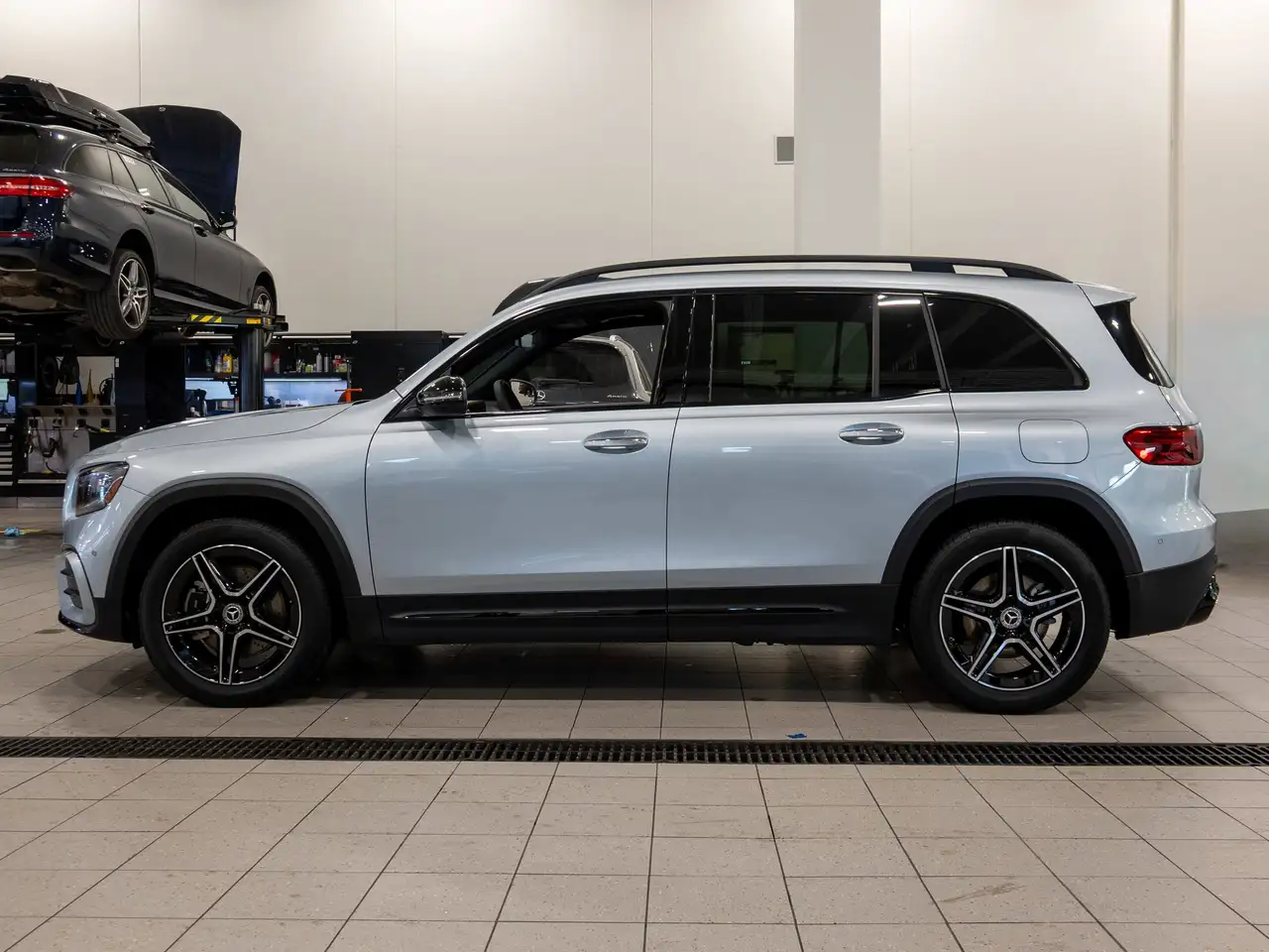 Mercedes-Benz GLB снимка Mercedes-Benz GLB