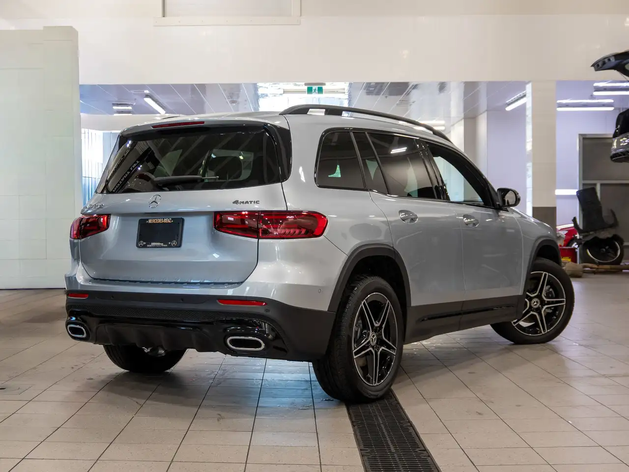 Mercedes-Benz GLB снимка Mercedes-Benz GLB