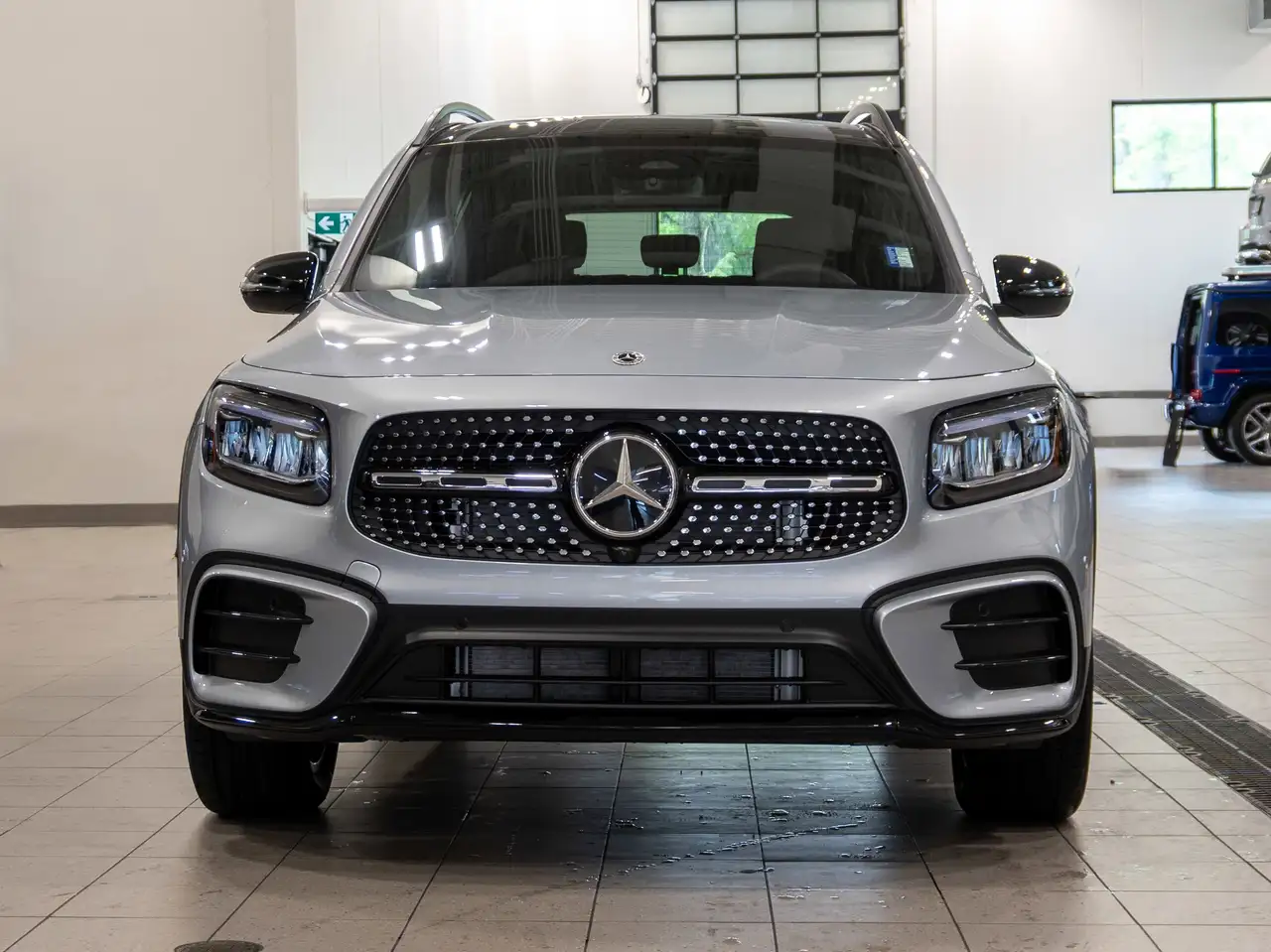 Mercedes-Benz GLB снимка Mercedes-Benz GLB