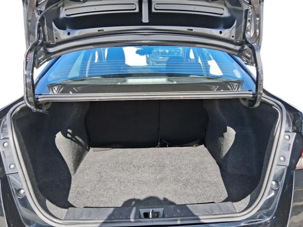 Nissan Versa снимка Nissan Versa