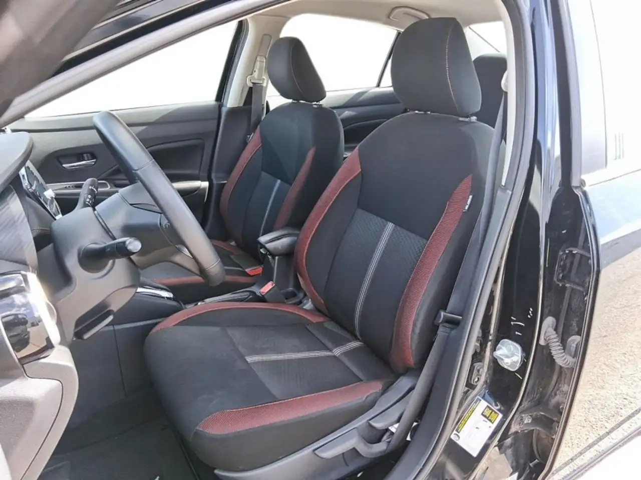 Nissan Versa снимка Nissan Versa