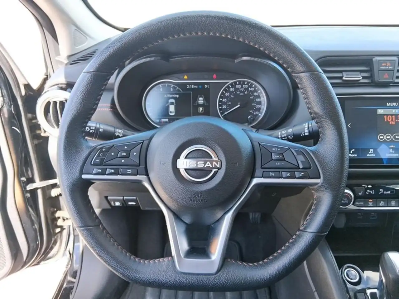 Nissan Versa снимка Nissan Versa
