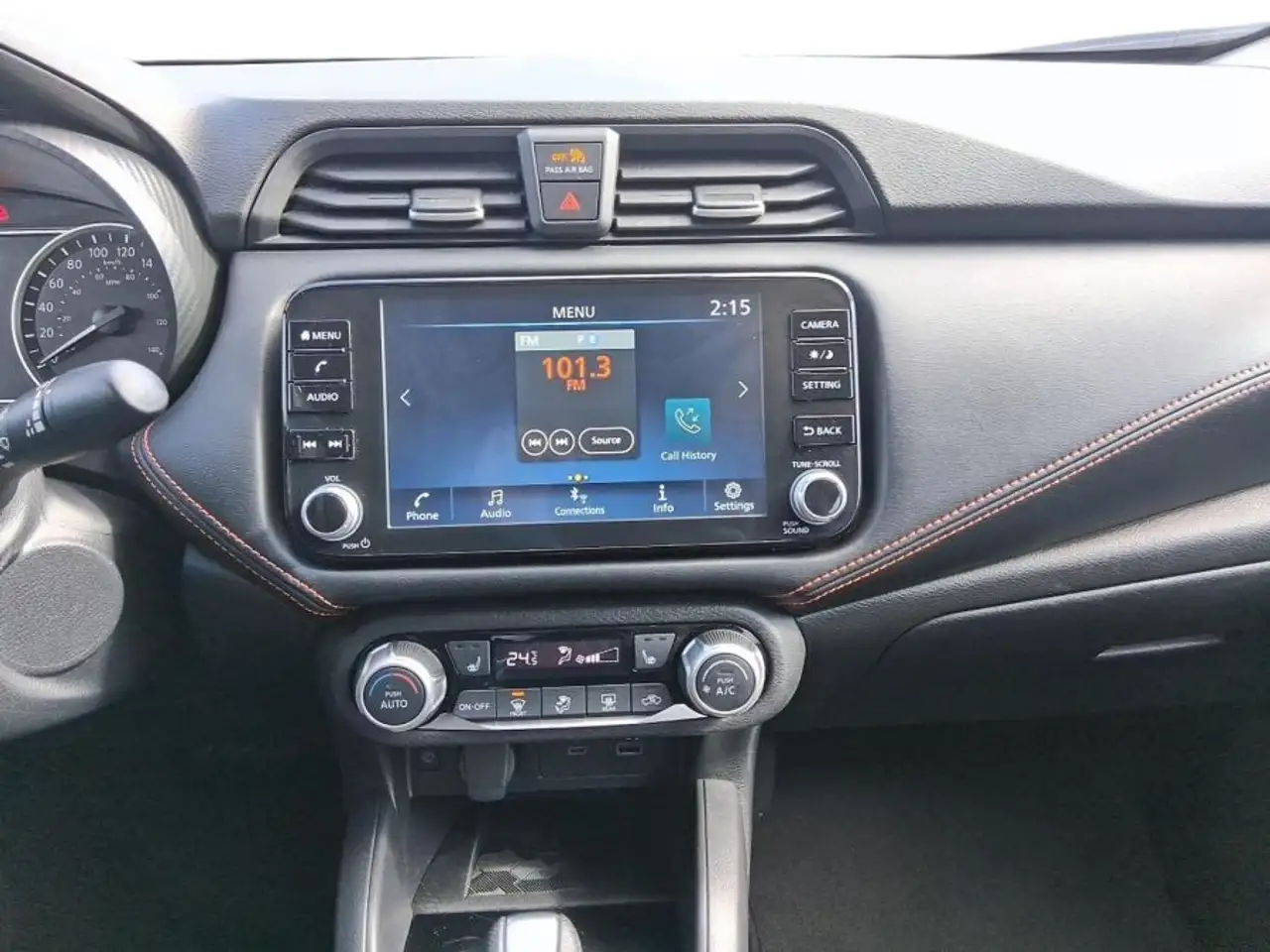 Nissan Versa снимка Nissan Versa