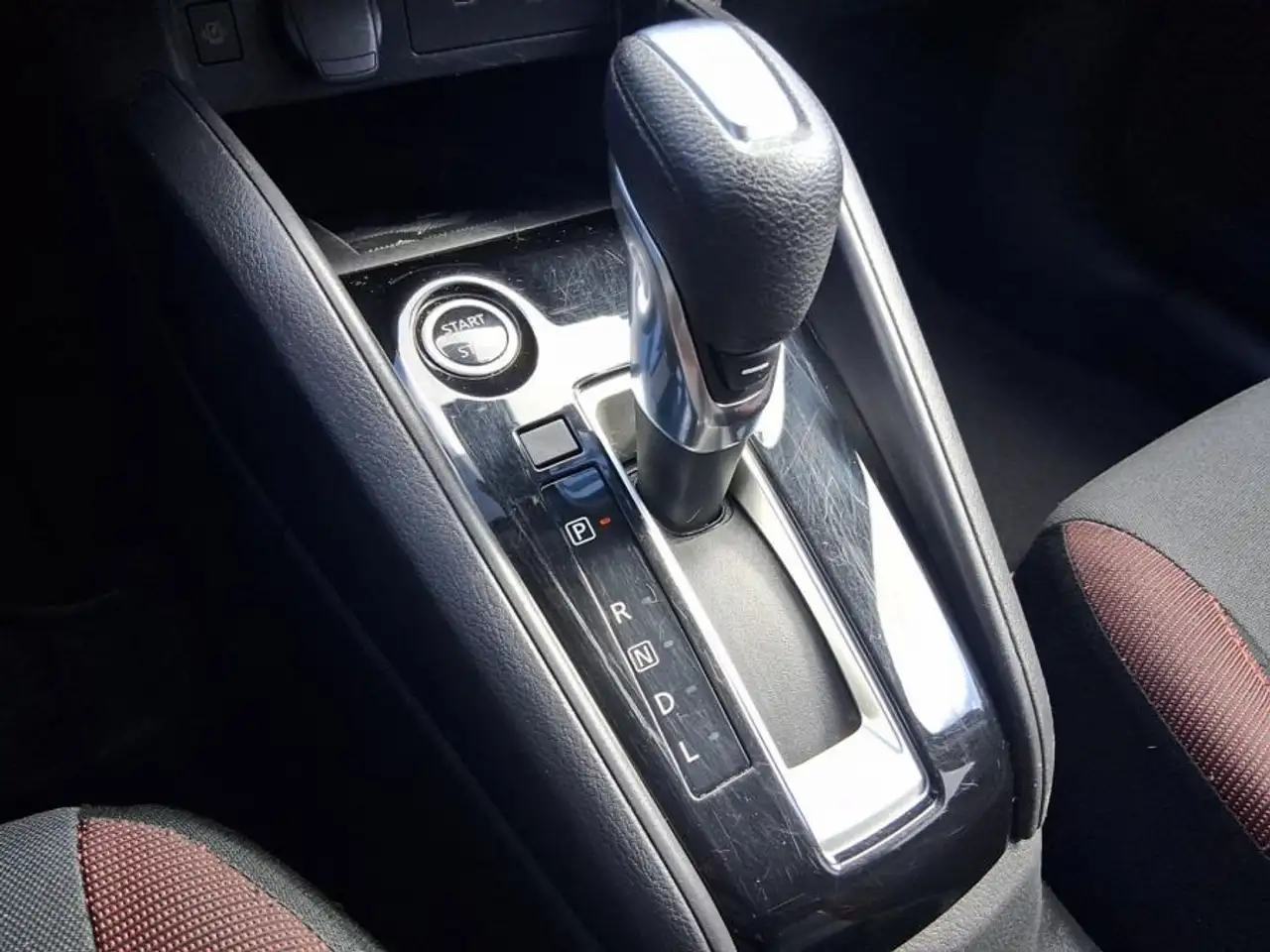 Nissan Versa снимка Nissan Versa