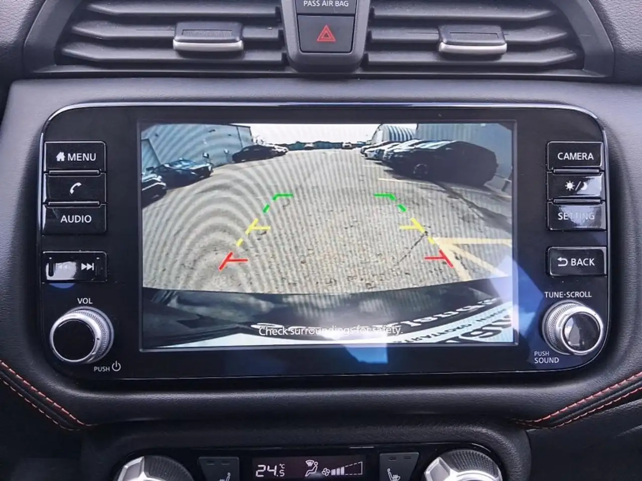 Nissan Versa снимка Nissan Versa