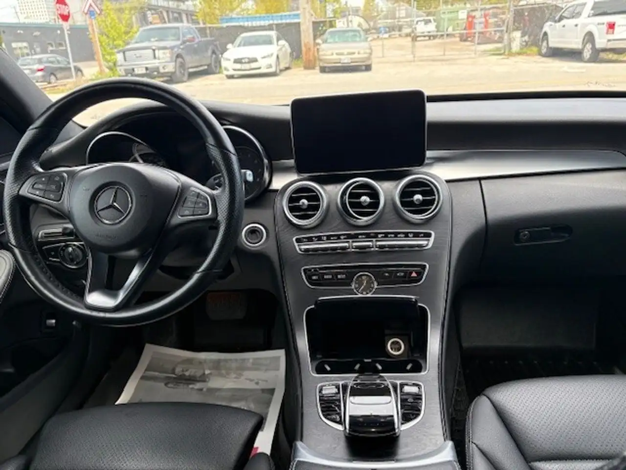Mercedes-Benz C-Class снимка Mercedes-Benz C-Class