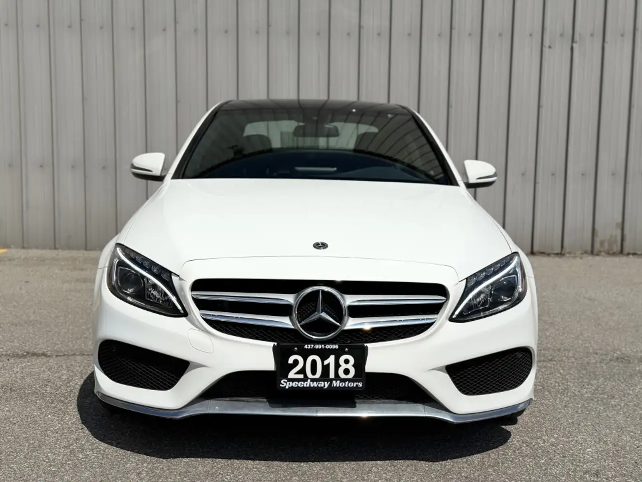 Mercedes-Benz C-Class снимка Mercedes-Benz C-Class