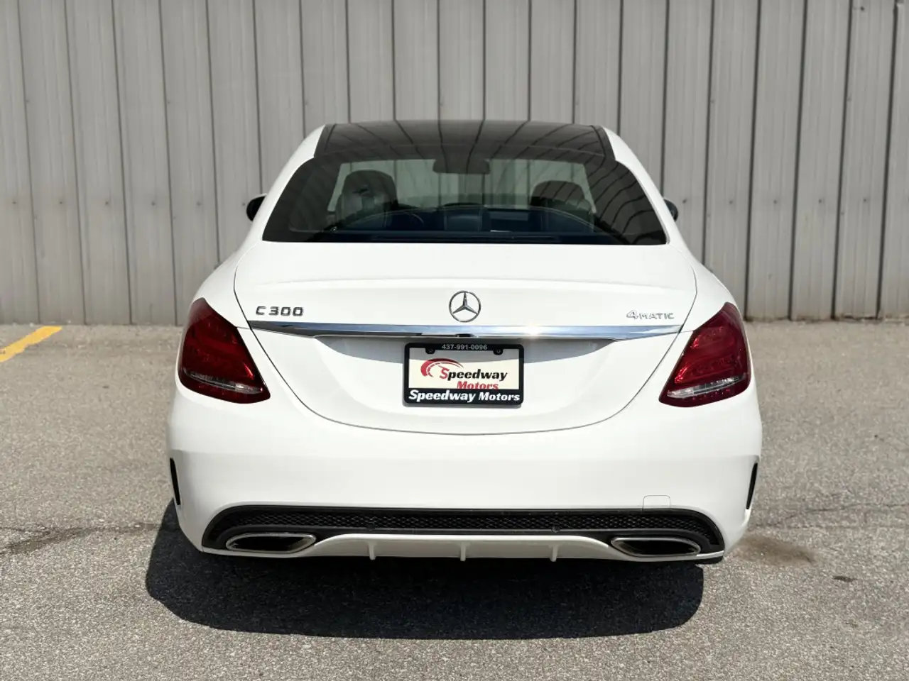 Mercedes-Benz C-Class снимка Mercedes-Benz C-Class