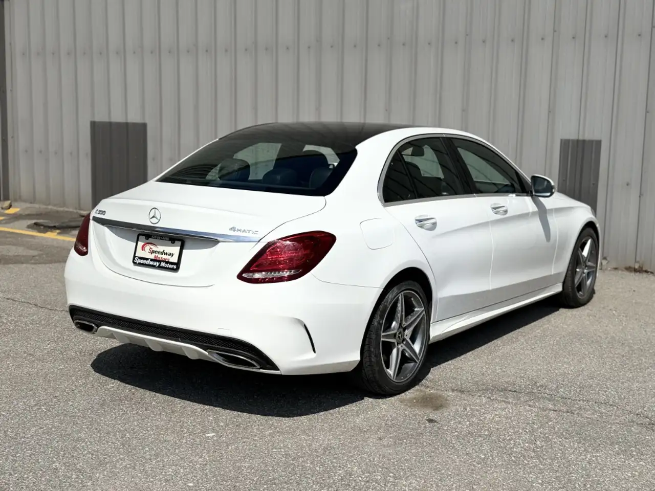 Mercedes-Benz C-Class снимка Mercedes-Benz C-Class