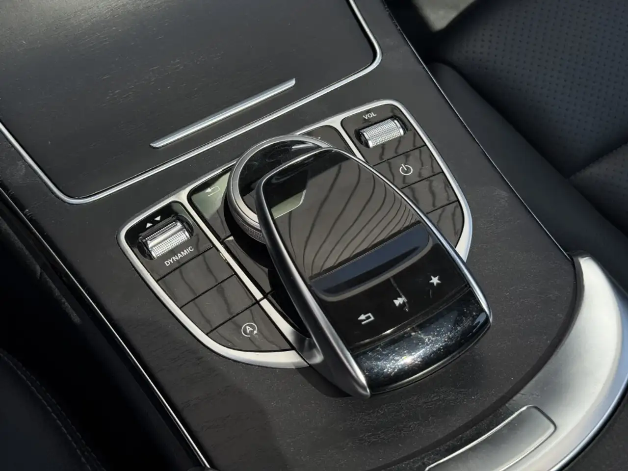 Mercedes-Benz C-Class снимка Mercedes-Benz C-Class