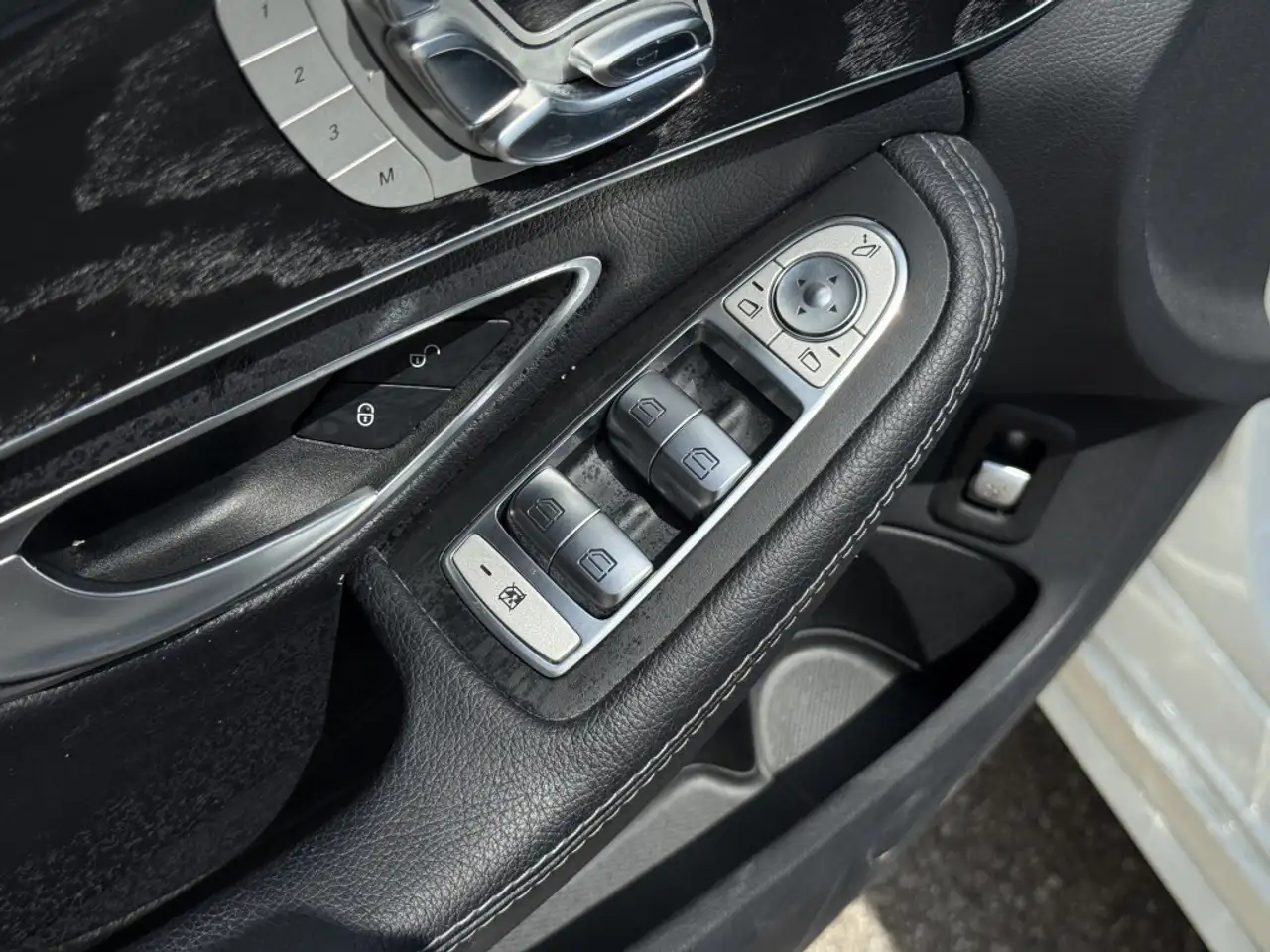 Mercedes-Benz C-Class снимка Mercedes-Benz C-Class