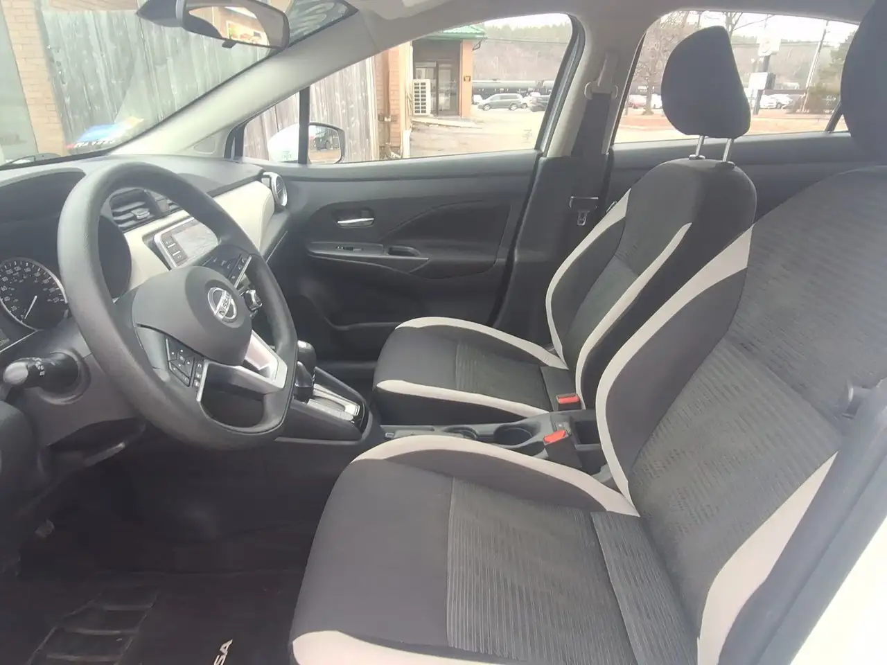 Nissan Versa fotografie Nissan Versa