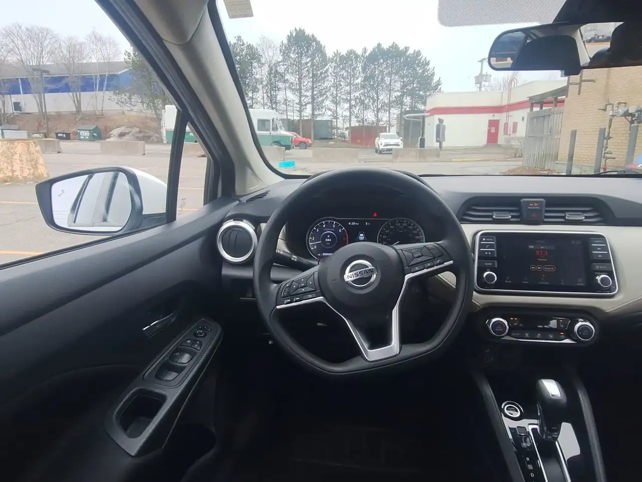Nissan Versa fotografie Nissan Versa