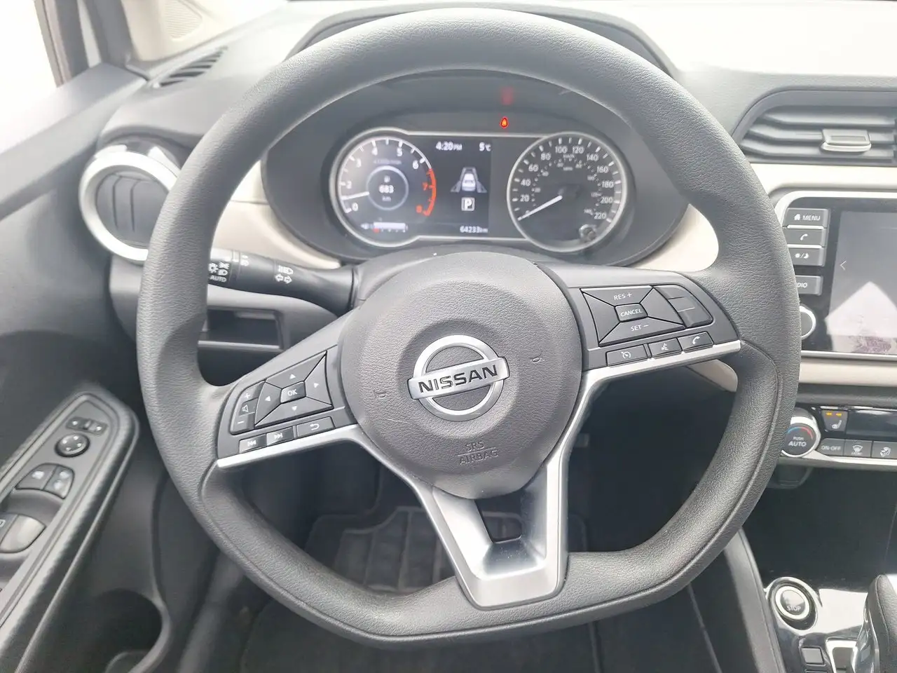 Nissan Versa fotografie Nissan Versa
