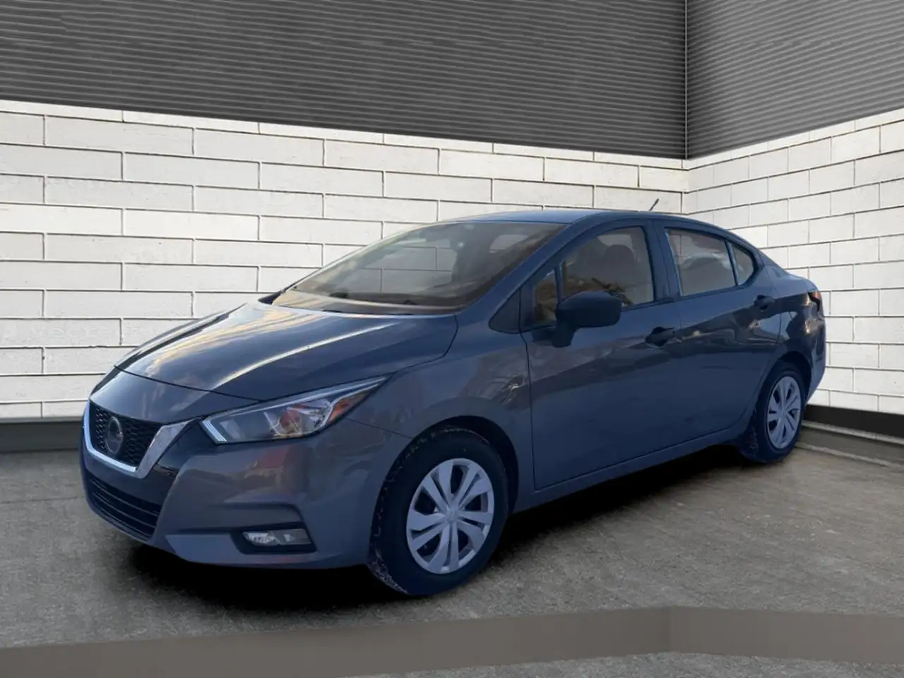 Nissan Versa снимка Nissan Versa