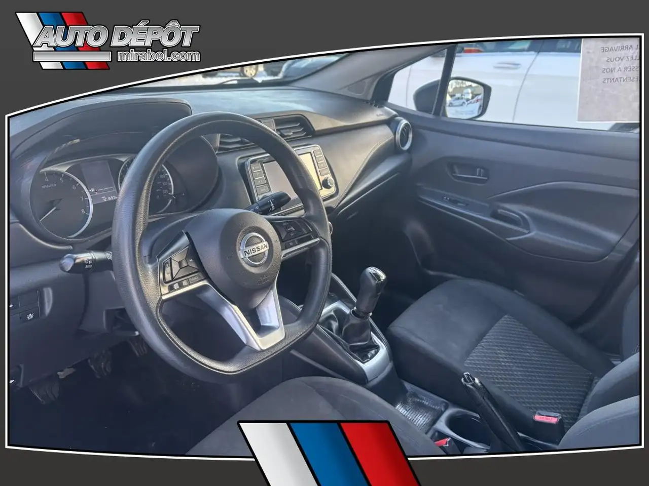 Nissan Versa снимка Nissan Versa