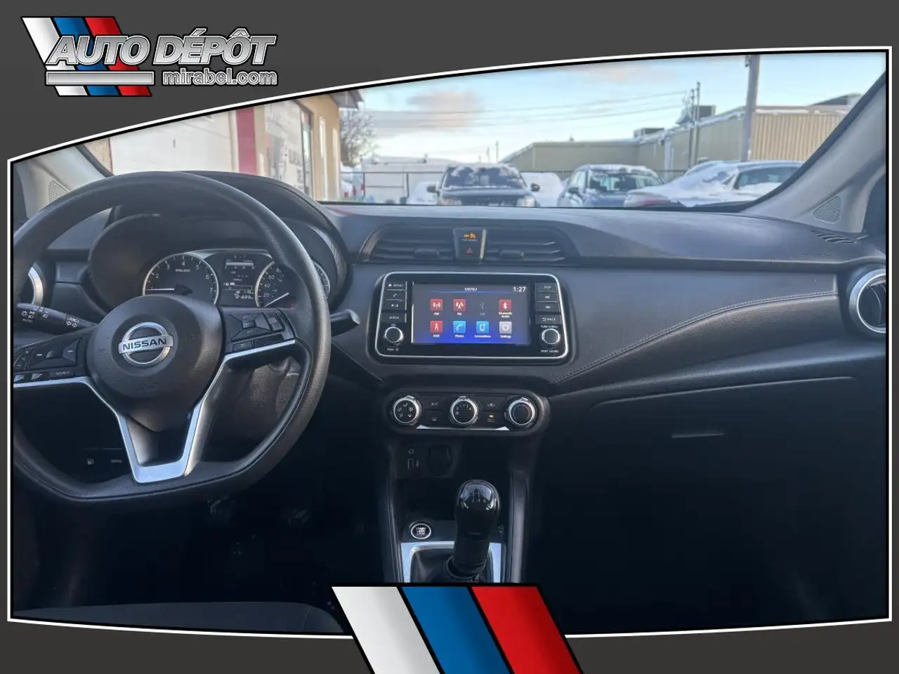 Nissan Versa снимка Nissan Versa