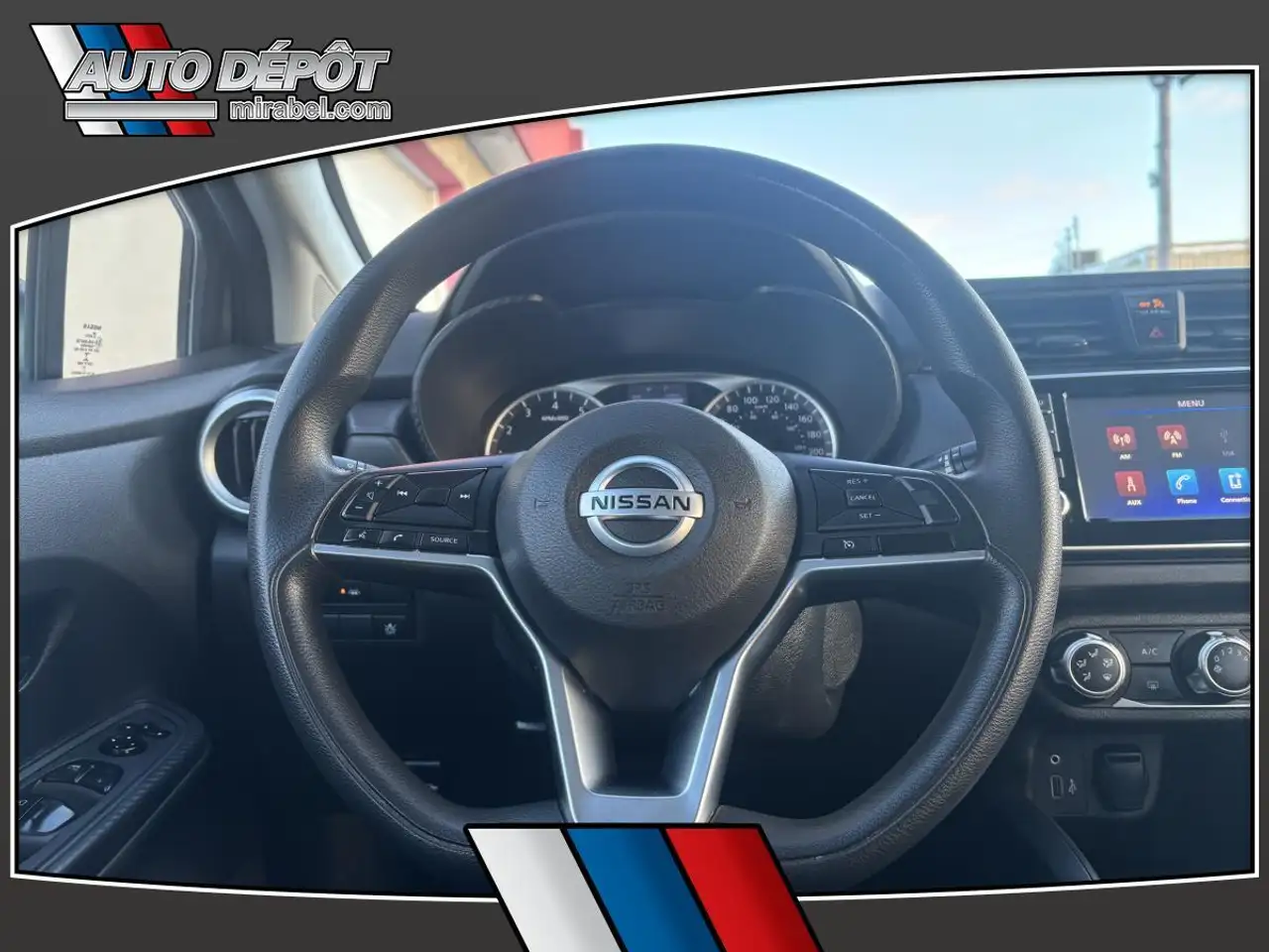 Nissan Versa снимка Nissan Versa