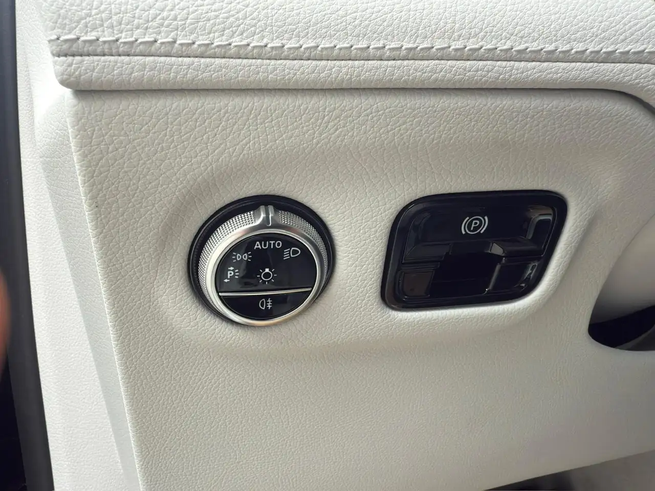 Mercedes-Benz EQE снимка Mercedes-Benz EQE