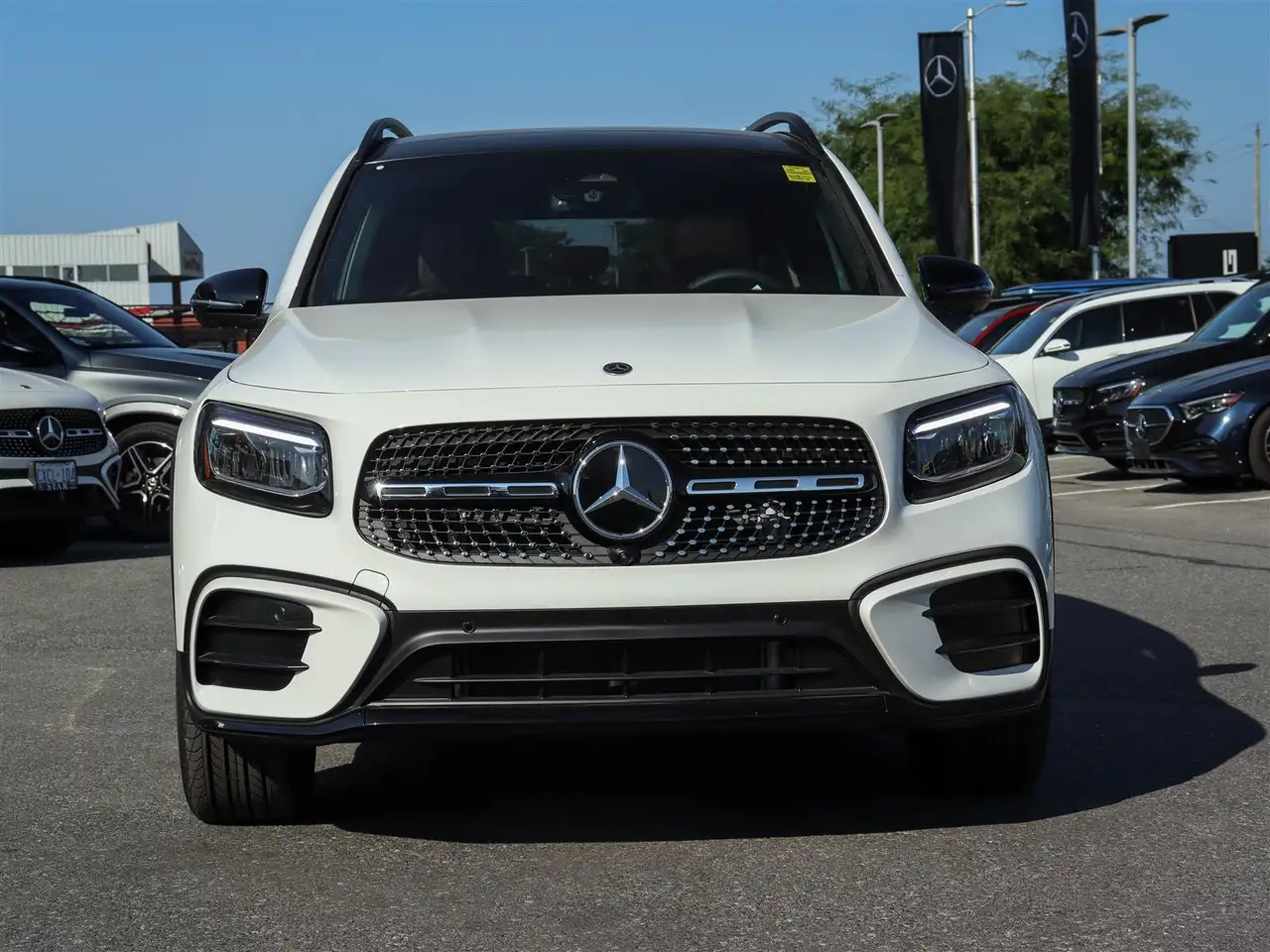 Mercedes-Benz GLB снимка Mercedes-Benz GLB