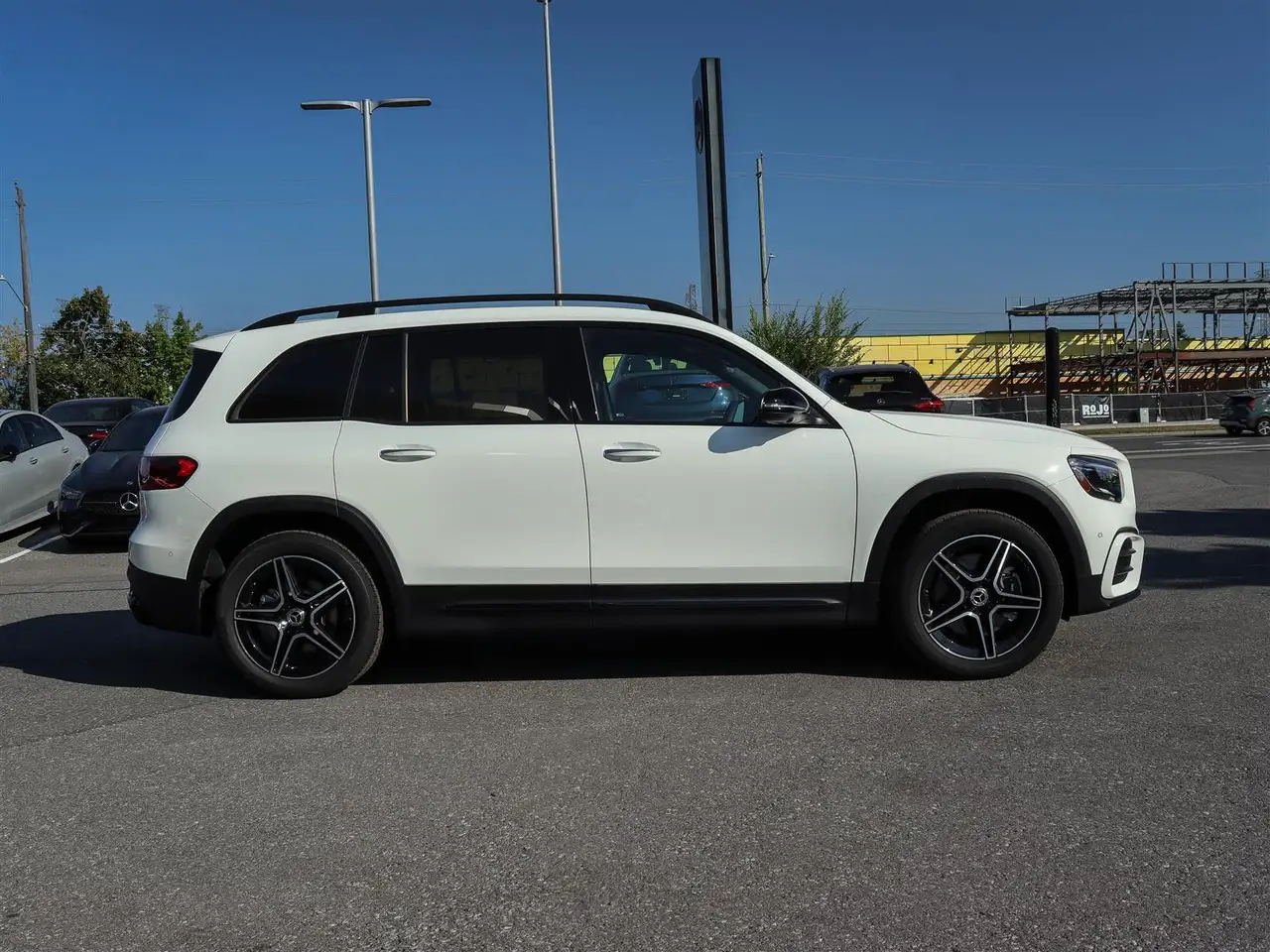 Mercedes-Benz GLB снимка Mercedes-Benz GLB