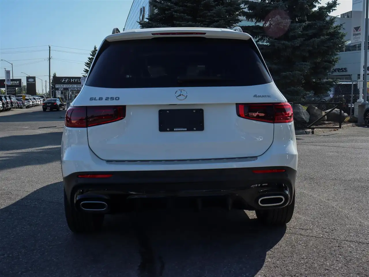 Mercedes-Benz GLB снимка Mercedes-Benz GLB