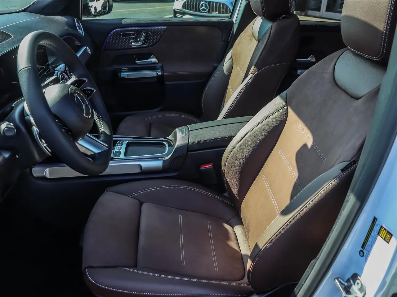 Mercedes-Benz GLB снимка Mercedes-Benz GLB