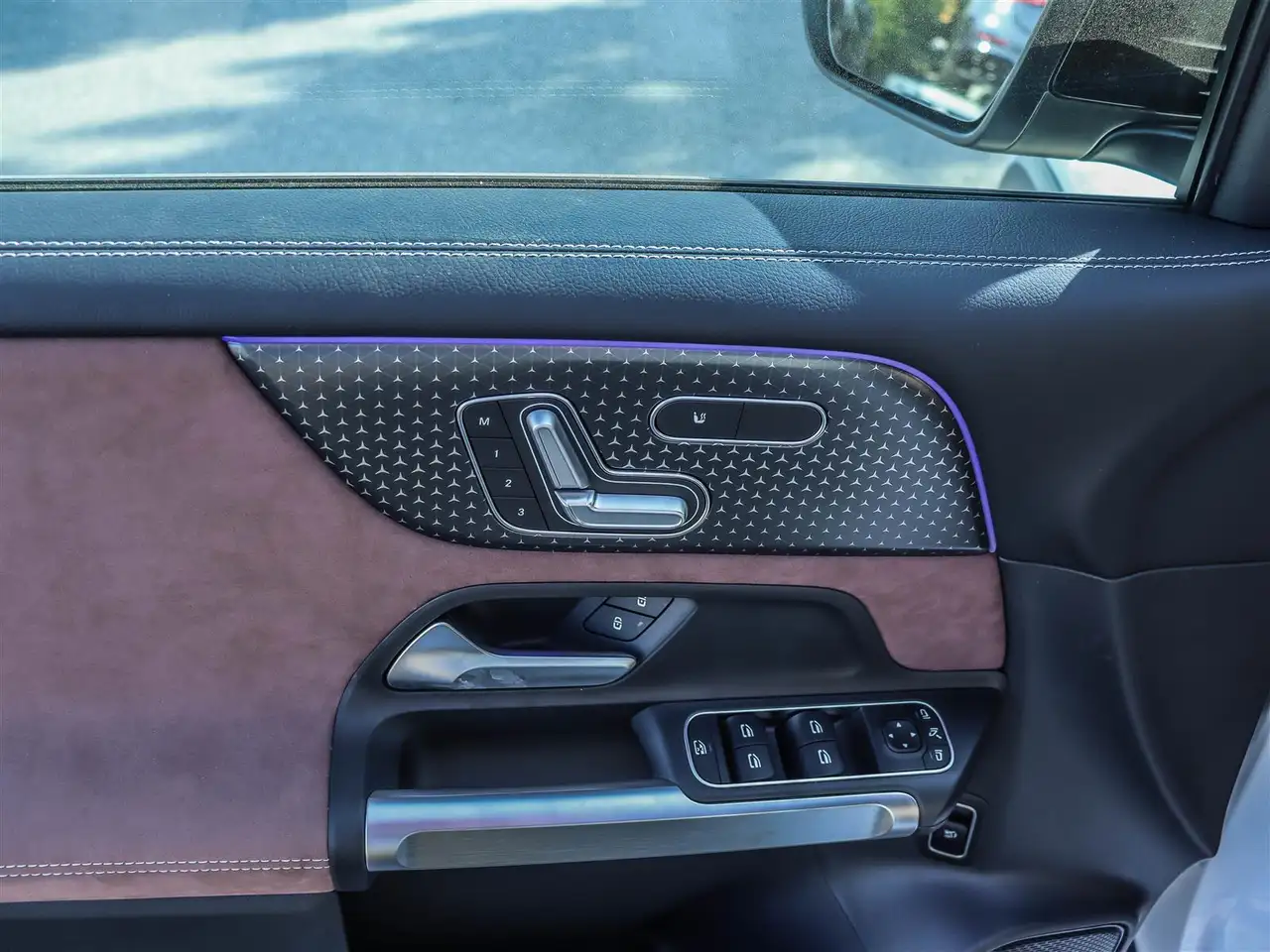Mercedes-Benz GLB снимка Mercedes-Benz GLB