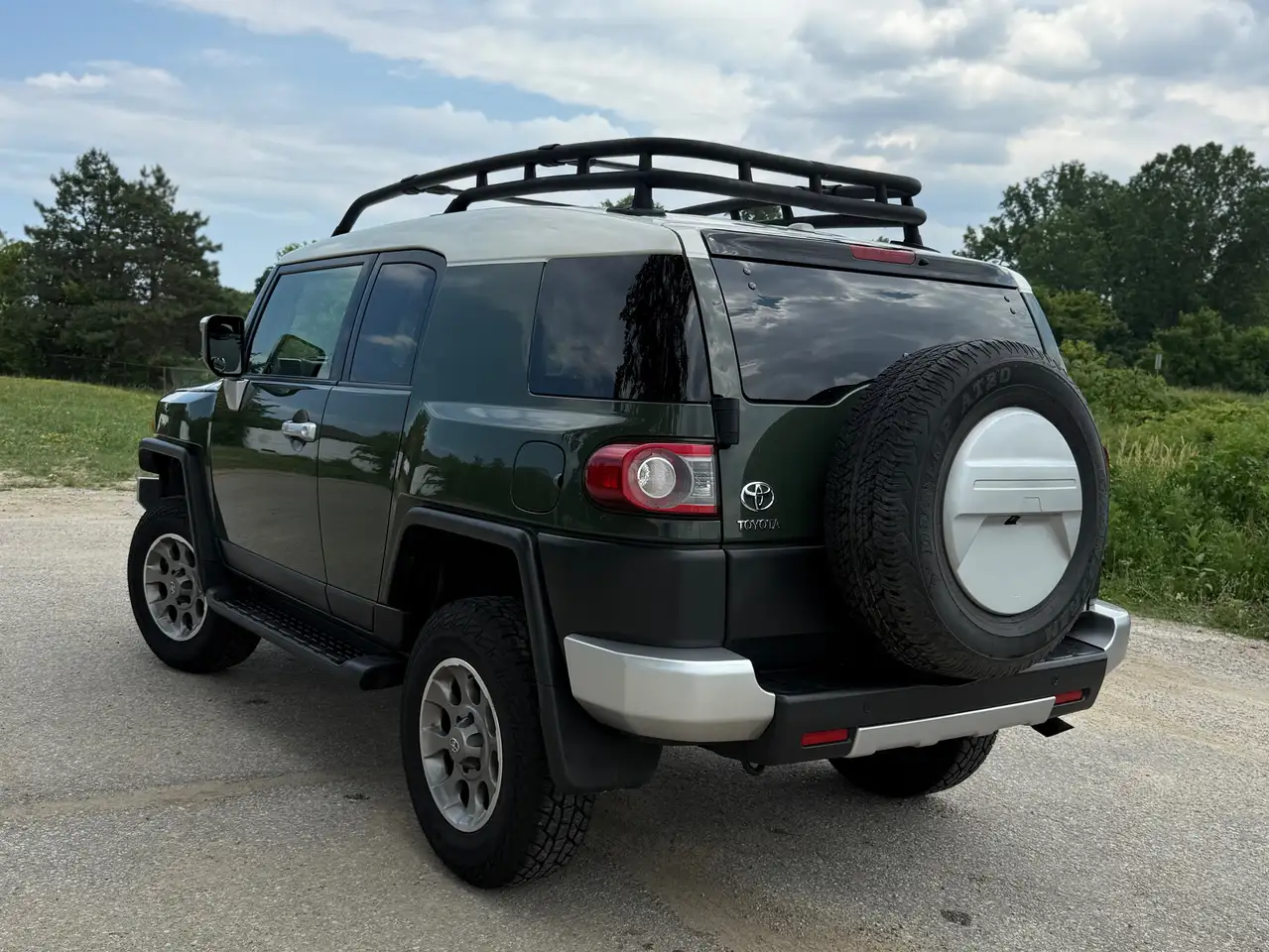 Toyota FJ Cruiser снимка Toyota FJ Cruiser