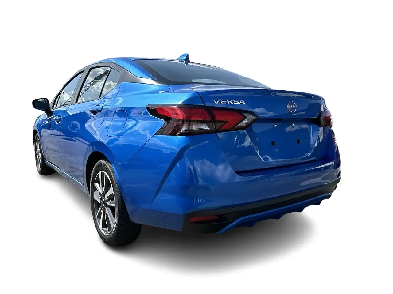 Nissan Versa снимка Nissan Versa