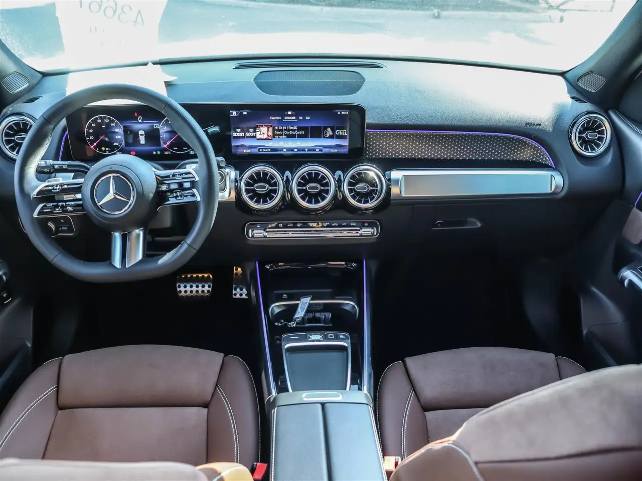 Mercedes-Benz GLB снимка Mercedes-Benz GLB