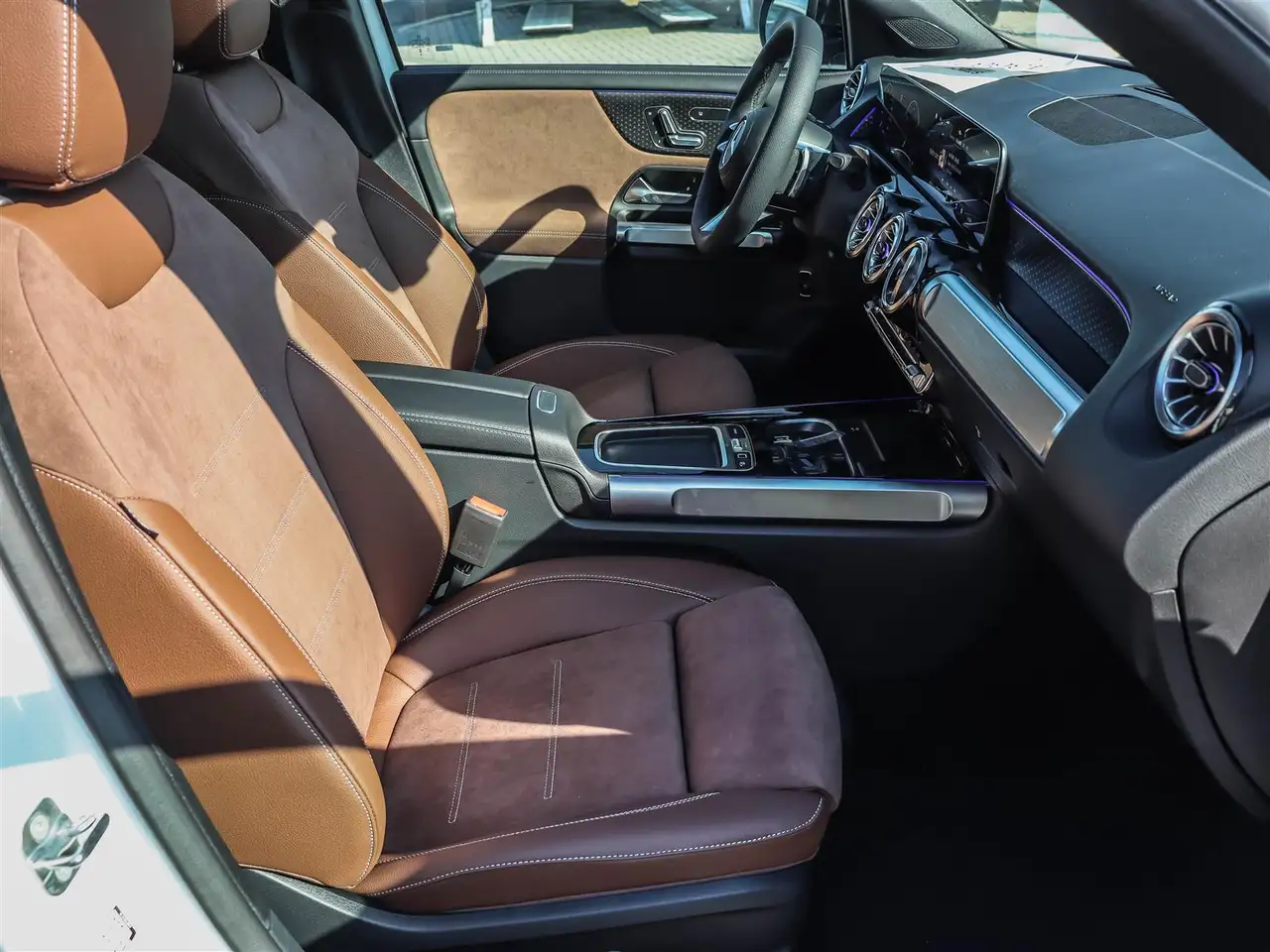 Mercedes-Benz GLB снимка Mercedes-Benz GLB
