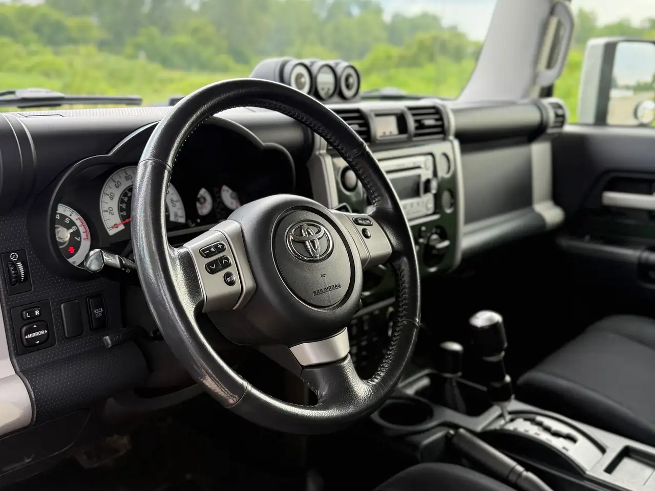 Toyota FJ Cruiser снимка Toyota FJ Cruiser