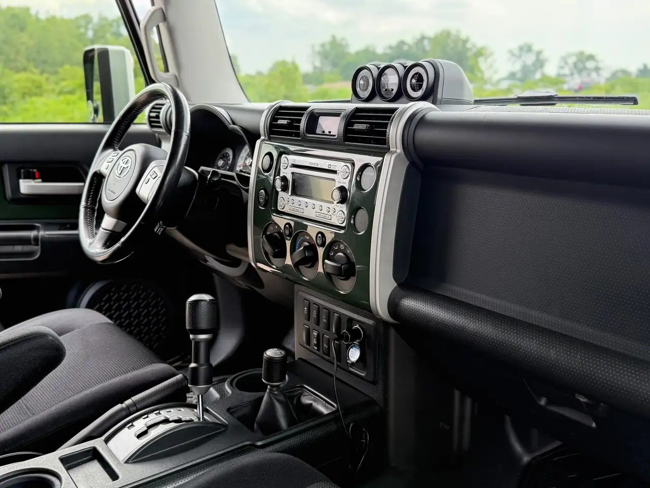 Toyota FJ Cruiser снимка Toyota FJ Cruiser