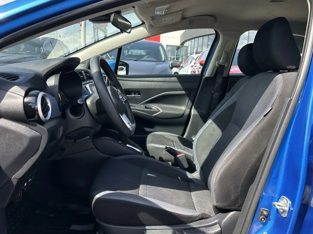 Nissan Versa снимка Nissan Versa