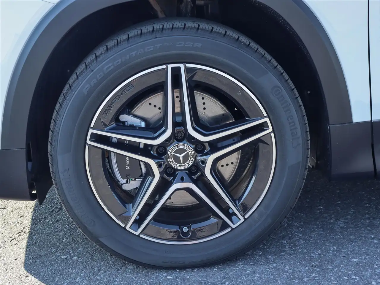 Mercedes-Benz GLB снимка Mercedes-Benz GLB