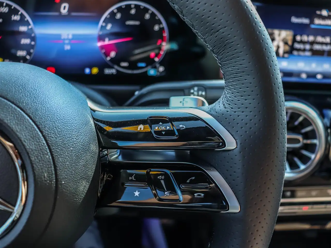 Mercedes-Benz GLB снимка Mercedes-Benz GLB